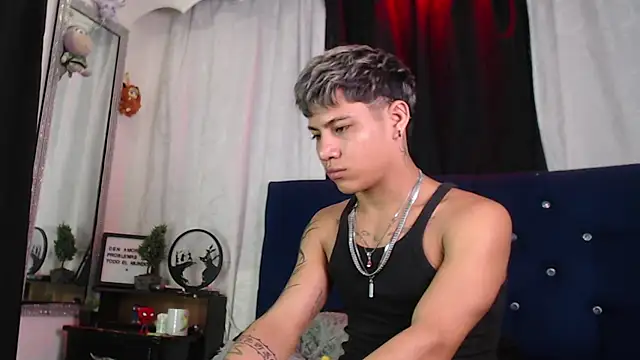 Sexys Boys Hot1 online show from June 25, 5:12 am