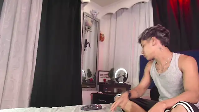 Sexys Boys Hot1 online show from June 29, 1:12 am