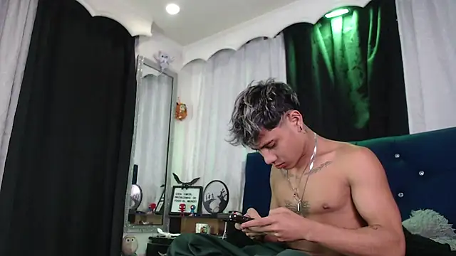 Sexys Boys Hot1 online show from July 13, 1:08 am