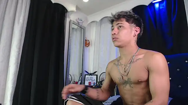 Sexys Boys Hot1 online show from July 15, 1:11 am