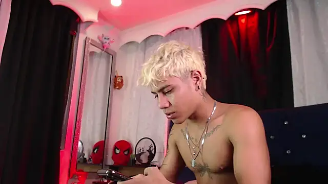 Sexys Boys Hot1 online show from July 28, 1:23 am