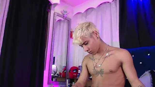 Sexys Boys Hot1 online show from August 3, 1:04 am