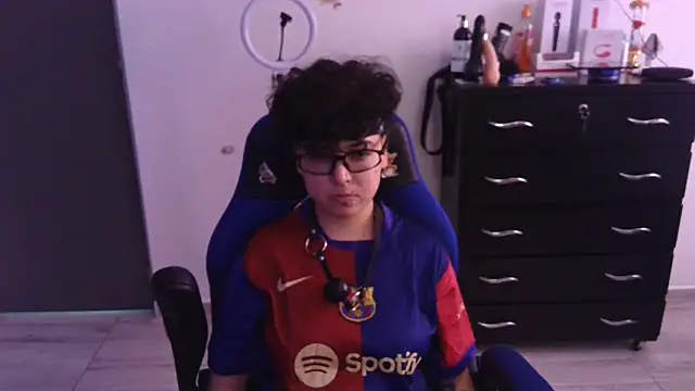 thomascooper7 online show from January 29, 8:25 pm