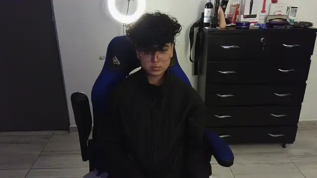 thomascooper7 online show from February 8, 3:30 am