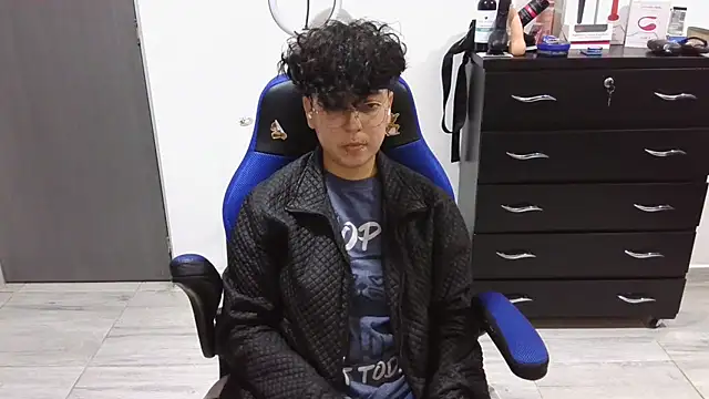 thomascooper7 online show from February 10, 12:19 am