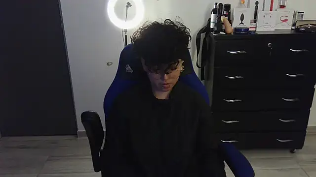 thomascooper7 online show from February 12, 1:30 am