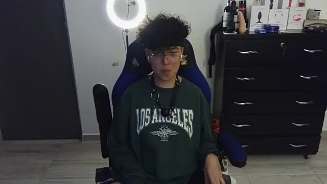 thomascooper7 online show from February 14, 12:30 am