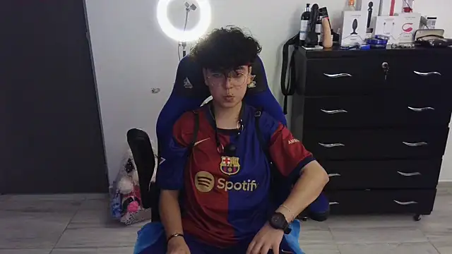 thomascooper7 online show from February 25, 8:41 pm