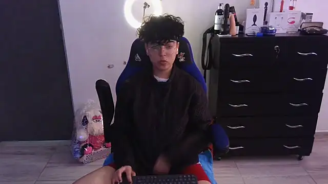 thomascooper7 online show from February 26, 9:16 pm