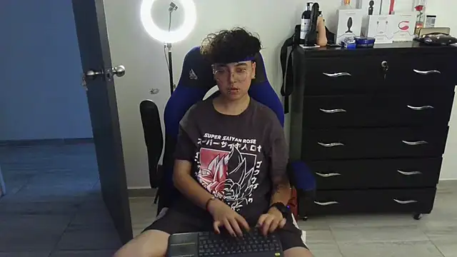 thomascooper7 online show from March 7, 10:43 pm