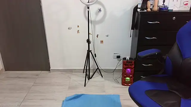 thomascooper7 online show from December 22, 7:22 pm