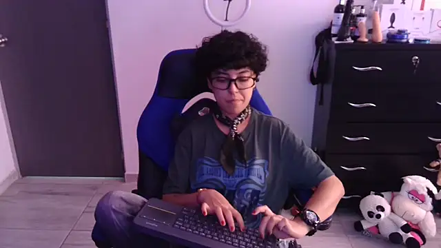 thomascooper7 online show from February 18, 6:48 pm