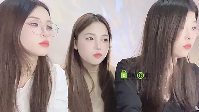 Snapshot of MM_YY_SS chatting on December 17, 9:05 pm MM YY SS online show from December 17, 9:05 pm