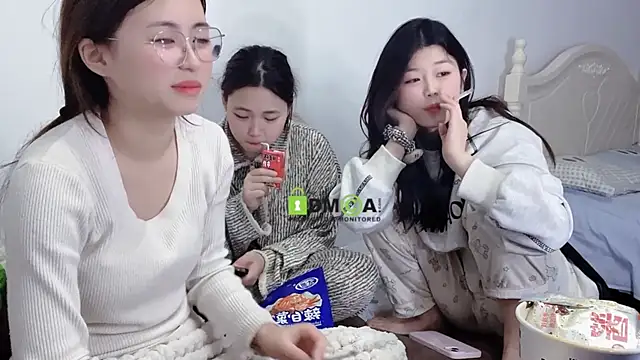 Snapshot of MM_YY_SS chatting on January 15, 2:56 pm MM YY SS online show from January 15, 2:56 pm