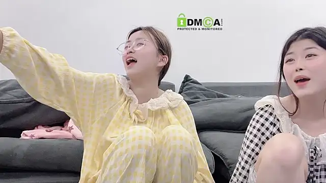 Snapshot of MM_YY_SS chatting on March 6, 8:37 pm MM YY SS online show from March 6, 8:37 pm