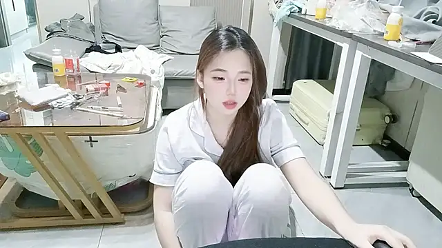 Snapshot of MM_YY_SS chatting on October 15, 6:24 am MM YY SS online show from October 15, 6:24 am