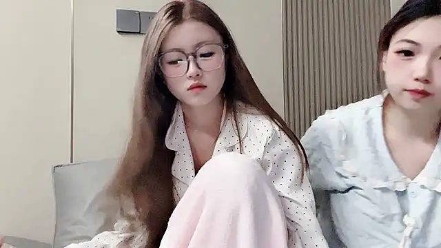 Snapshot of MM_YY_SS chatting on October 23, 11:20 am MM YY SS online show from October 23, 11:20 am