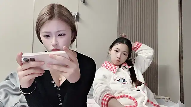 Snapshot of MM_YY_SS chatting on November 8, 11:54 am MM YY SS online show from November 8, 11:54 am