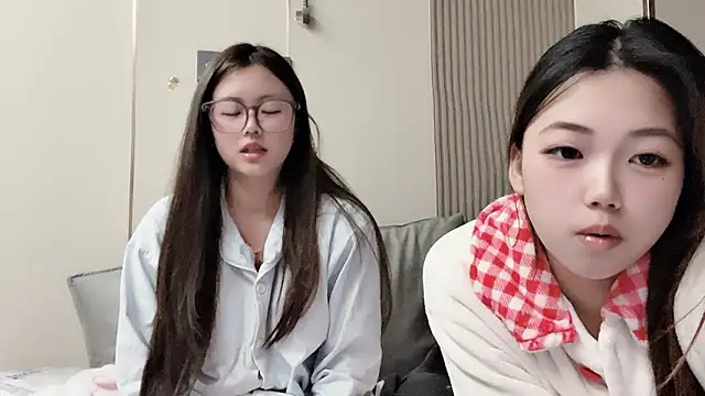 Snapshot of MM_YY_SS chatting on December 5, 2:47 pm MM YY SS online show from December 5, 2:47 pm