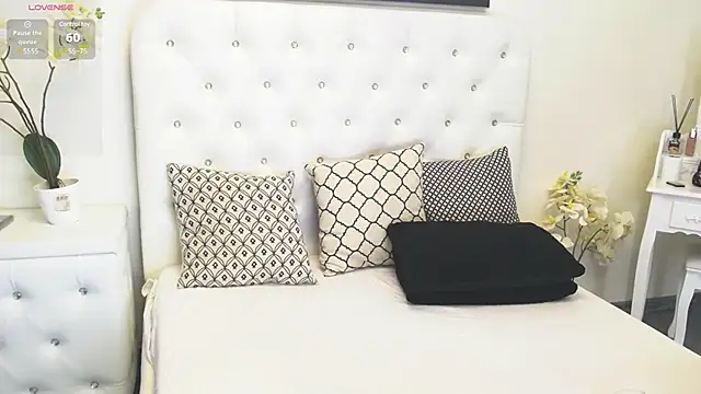 Snapshot of Ysabell01 chatting on February 20, 5:23 am Ysabell01 online show from February 20, 5:23 am