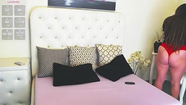 Snapshot of Ysabell01 chatting on October 17, 4:26 am Ysabell01 online show from October 17, 4:26 am