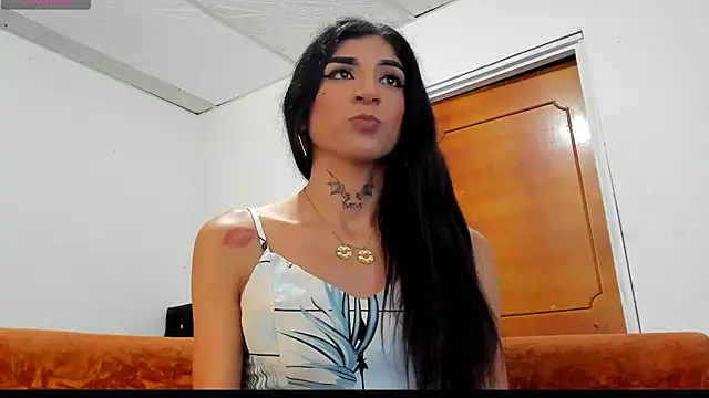 Snapshot of chloe_evanx_ chatting on December 14, 9:13 pm chloe evanx  online show from December 14, 9:13 pm