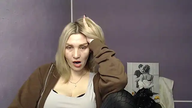 Snapshot of _sexy_lady chatting on December 22, 9:44 am sexy lady online show from December 22, 9:44 am