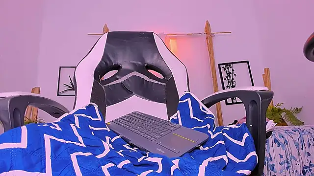 Ian Cooper  online show from December 4, 4:32 am