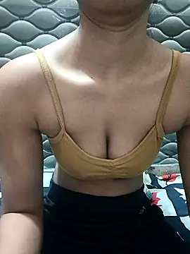 Snapshot of Rajni-Mehra chatting on December 2, 5:24 am Rajni-Mehra online show from December 2, 5:24 am