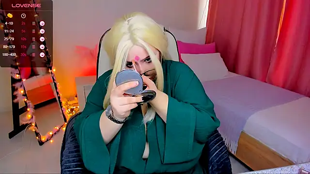 Snapshot of love_insidee chatting on February 21, 8:18 am love insidee online show from February 21, 8:18 am