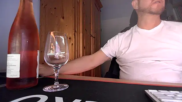 Snapshot of Tom_PP_cgn chatting on October 28, 10:23 pm Tom PP cgn online show from October 28, 10:23 pm