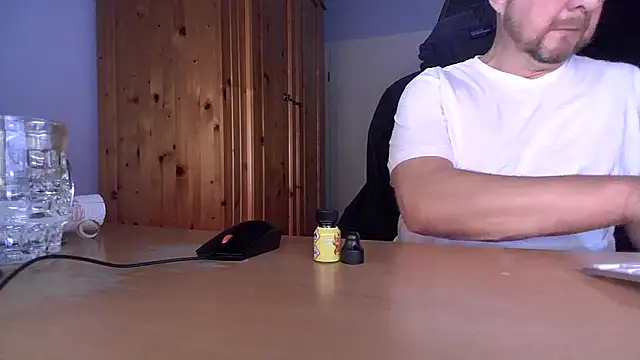 Snapshot of Tom_PP_cgn chatting on November 9, 5:39 am Tom PP cgn online show from November 9, 5:39 am