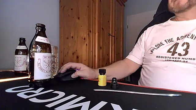 Snapshot of Tom_PP_cgn chatting on December 19, 12:17 am Tom PP cgn online show from December 19, 12:17 am