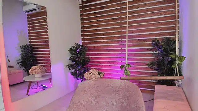 Snapshot of Sapphire_Venuss chatting on December 9, 9:48 pm Sapphire Venuss online show from December 9, 9:48 pm