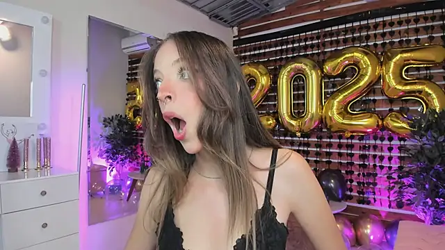 Snapshot of Sapphire_Venuss chatting on December 30, 10:45 pm Sapphire Venuss online show from December 30, 10:45 pm