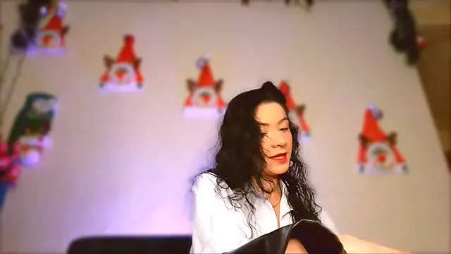 Snapshot of miabeautyxx chatting on December 20, 11:32 am miabeautyxx online show from December 20, 11:32 am