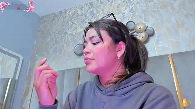 KimDevinne online show from March 8, 2:59 am