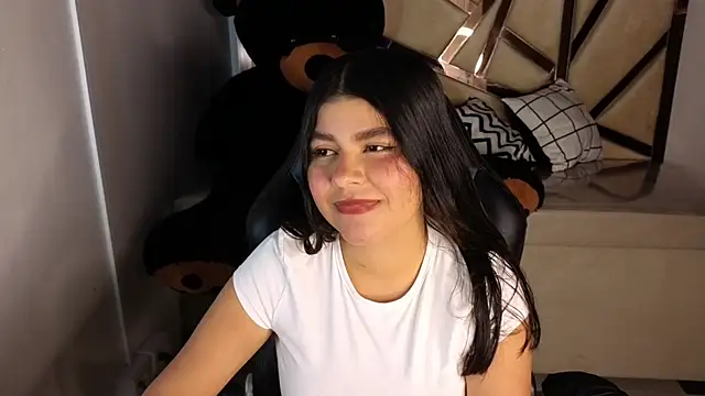 Snapshot of emmalee_01a chatting on February 6, 10:59 am emmalee 01a online show from February 6, 10:59 am