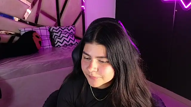 Snapshot of emmalee_01a chatting on February 11, 8:42 pm emmalee 01a online show from February 11, 8:42 pm