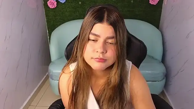 Snapshot of emmalee_01a chatting on February 28, 1:58 pm emmalee 01a online show from February 28, 1:58 pm