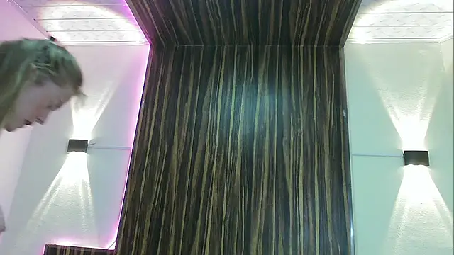 Snapshot of issa_soto_ chatting on February 6, 1:43 pm issa soto online show from February 6, 1:43 pm