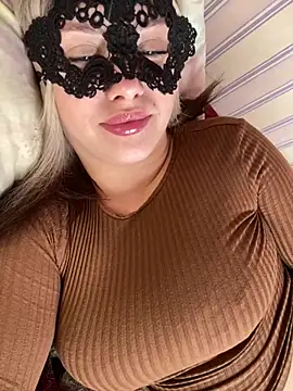 Snapshot of 69Laura696 chatting on March 6, 9:25 am 69Laura696 online show from March 6, 9:25 am