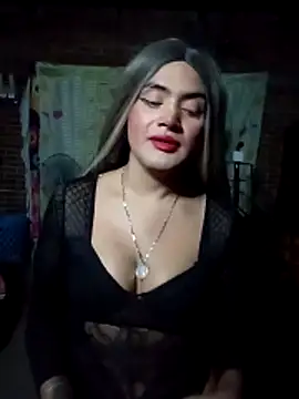 yovana13 online show from March 4, 9:15 am