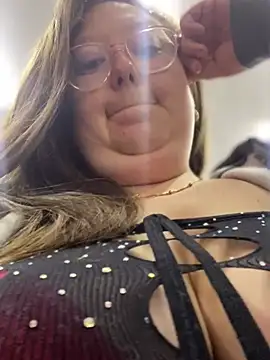 Snapshot of Chloee_ep chatting on December 22, 1:34 am Chloee ep online show from December 22, 1:34 am