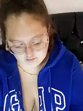 Snapshot of Chloee_ep chatting on January 12, 9:51 pm Chloee ep online show from January 12, 9:51 pm