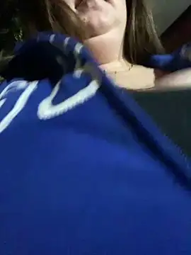 Snapshot of Chloee_ep chatting on January 22, 12:27 am Chloee ep online show from January 22, 12:27 am