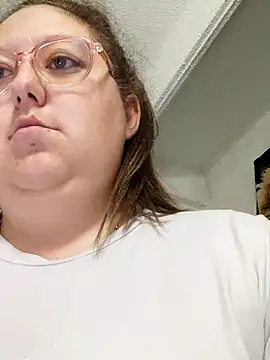 Snapshot of Chloee_ep chatting on January 26, 12:58 am Chloee ep online show from January 26, 12:58 am