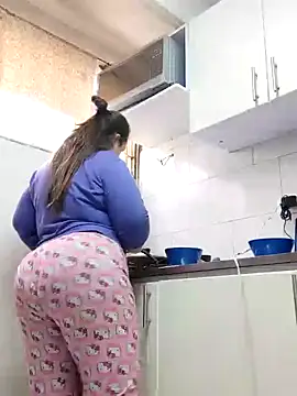 Snapshot of Chloee_ep chatting on February 8, 6:55 pm Chloee ep online show from February 8, 6:55 pm