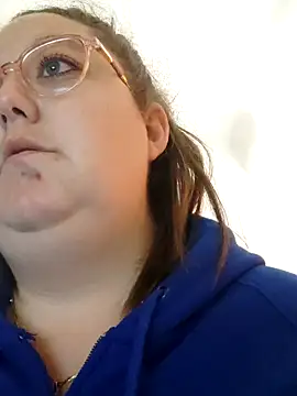 Snapshot of Chloee_ep chatting on February 14, 3:05 pm Chloee ep online show from February 14, 3:05 pm