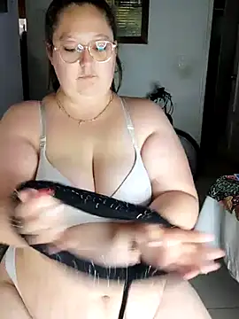 Snapshot of Chloee_ep chatting on February 14, 6:08 pm Chloee ep online show from February 14, 6:08 pm